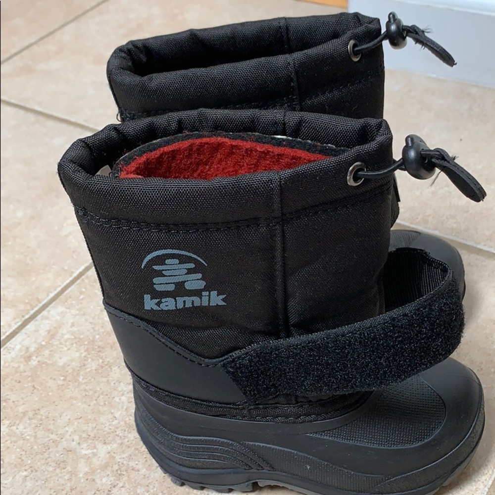 Snow boots